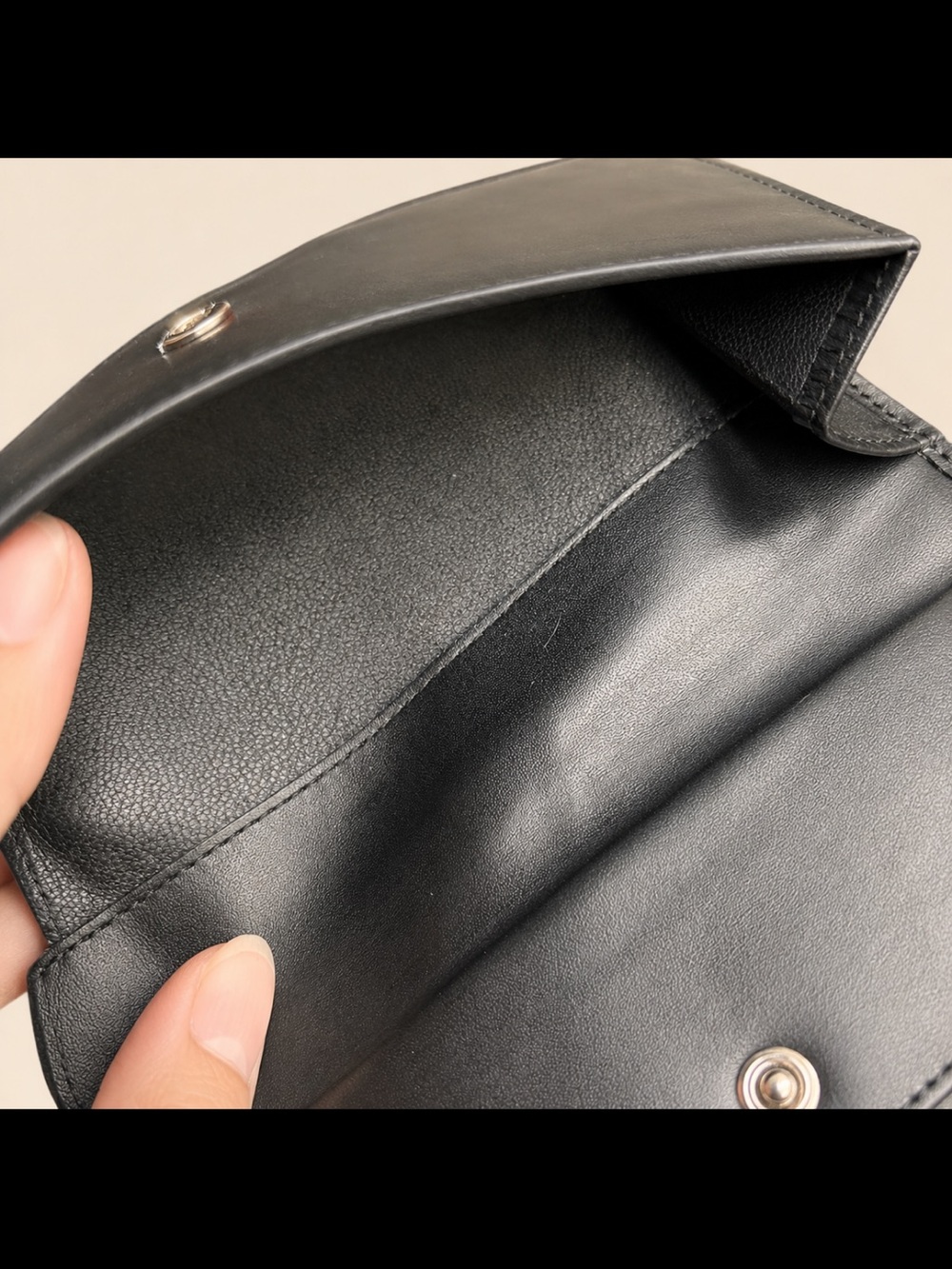 GUCCI Midsize Black WALLET EUC - Picture 8 of 10